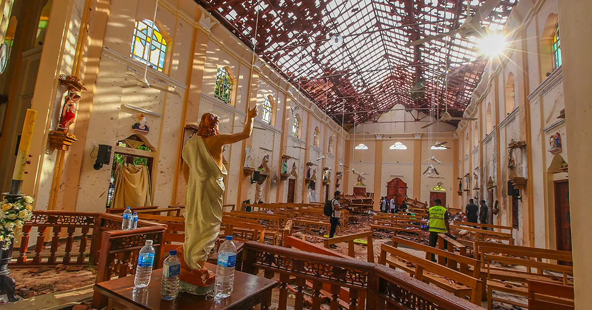 බෝම්බ ප්රහාරයෙන් පසු ශාන්ත සෙබස්තියන් දේවස්ථානය, කටුවාපිටිය, ඇතුළත සිදුවූ හානිය